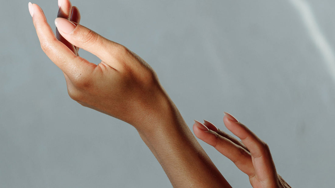 How Monoi Oil Helps Combat Dry Skin